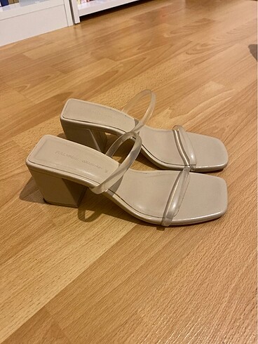 36 Beden Pull and bear topuklu sandalet