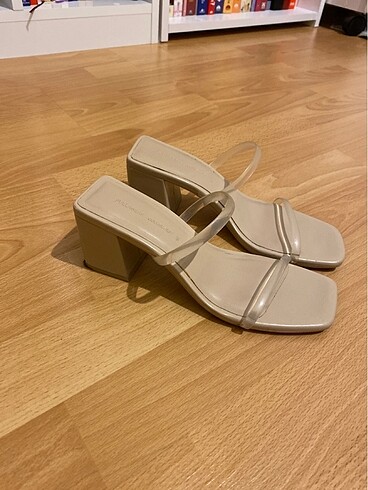 Pull and Bear Pull and bear topuklu sandalet