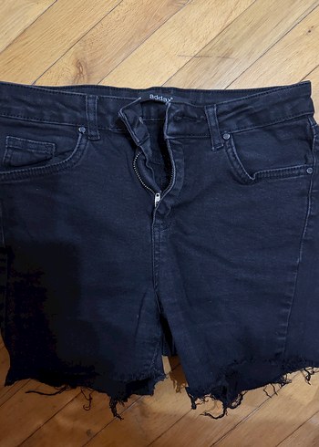 Siyah Kadın Denim Şort - Görsel 3