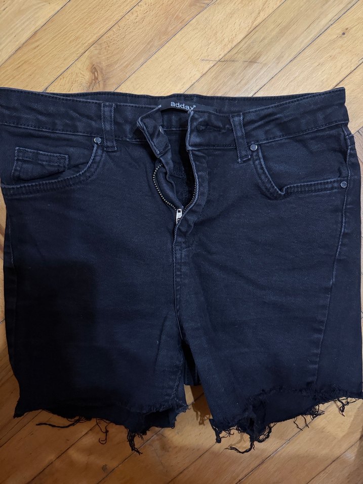 Siyah Kadın Denim Şort - Görsel 3