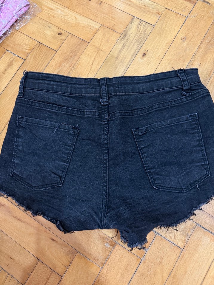 Boncuk Detaylı Siyah Mini Şort - Görsel 2