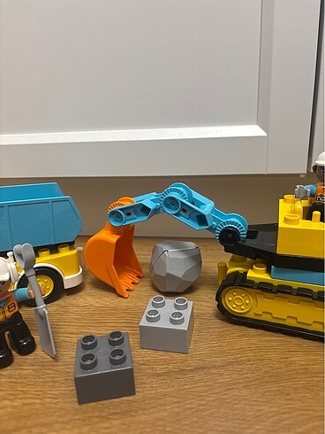 Beden Lego duplo 10931 kamyon ve paletli kazıcı