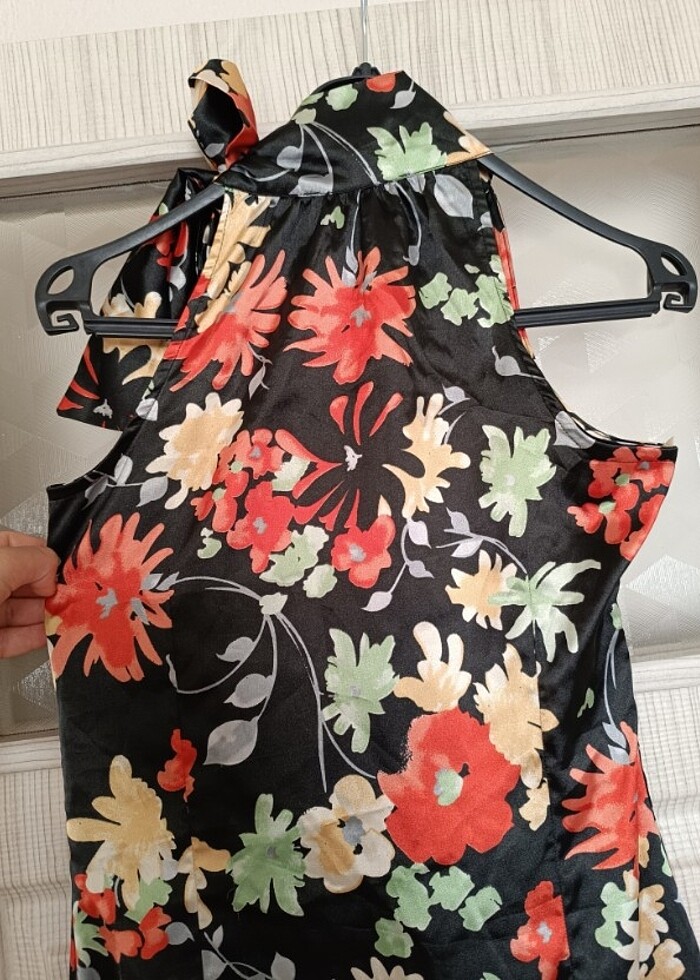 Karışık renkli M beden desenli kısa elbise  - Görsel 3