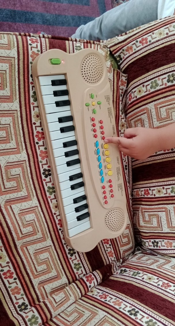 Çok Renkli Işıklı Müzik Oyuncağı Klavye - Görsel 4