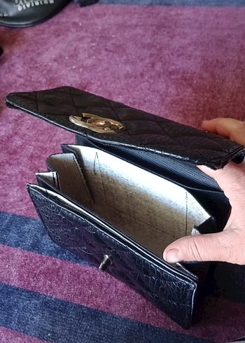 Zincir Detaylı Siyah Deri Yılan Desenli Çanta - Görsel 2