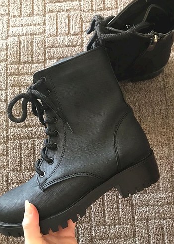 Düz Siyah Deri Kadın Botu - Görsel 2