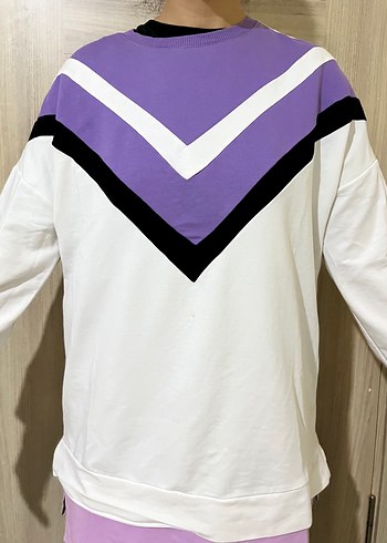 Mor ve Beyaz Renkli Oversize Sweatshirt - Görsel 2