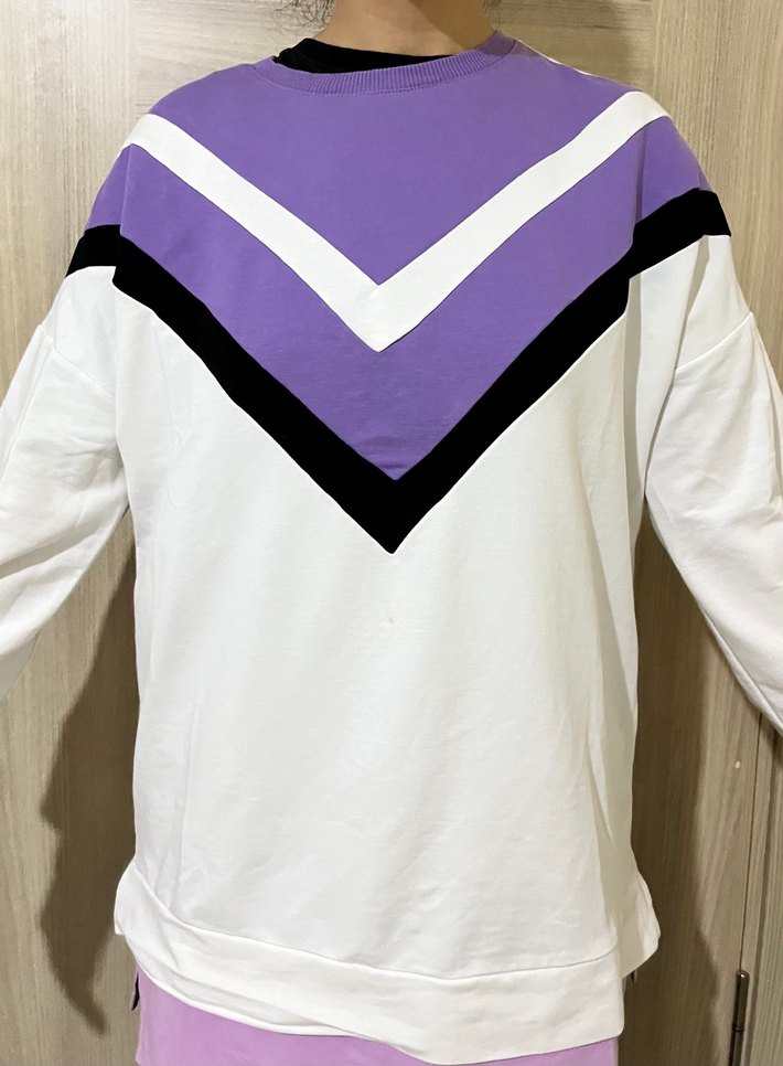 Mor ve Beyaz Renkli Oversize Sweatshirt - Görsel 2