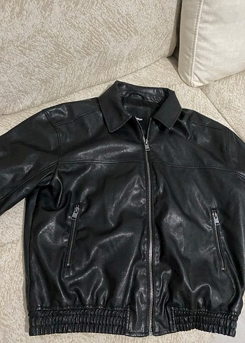 Pull and Bear Kadın Siyah Deri Fermuarlı Ceket