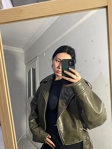 m Beden haki Renk M beden sadece yakasi defolu