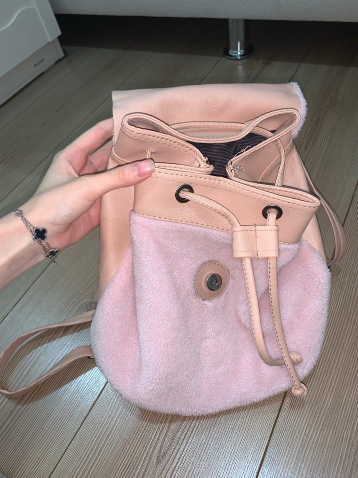 Pembe Yumuşak Kürklü Kadın Sırt Çantası - Görsel 3