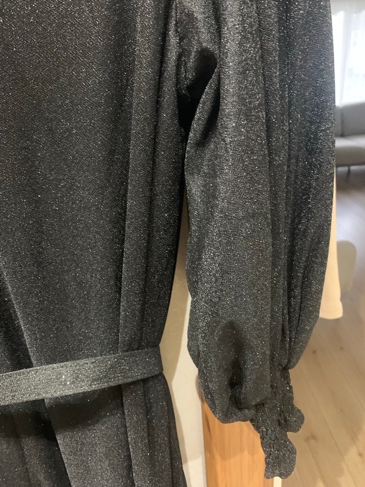 Uzun Siyah Kemerli Gotik Kadın Elbise - Görsel 3