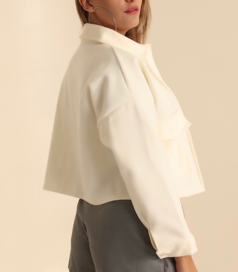 Düğmeli Beyaz Mini Kadın Ceket - Görsel 4