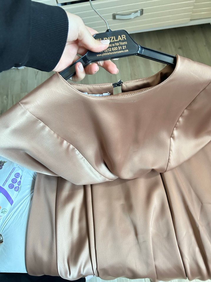 Bej saten elbise - Görsel 3