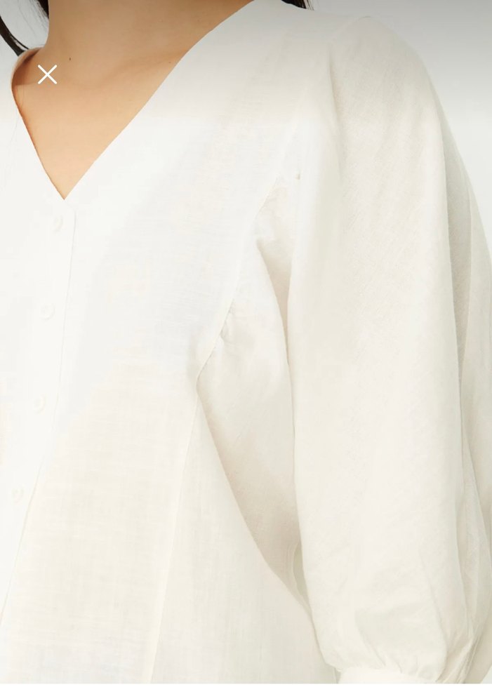 Düğmeli V Yaka Beyaz Kadın Gömlek - Görsel 4
