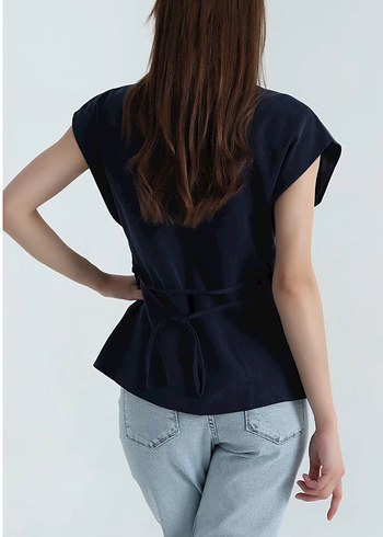 Düğmeli, V Yaka Lacivert Denim Bluz - Görsel 4