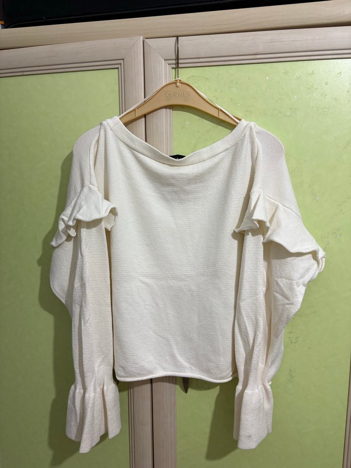 Beyaz Uzun Kollu Fırfırlı Bluz - Görsel 2