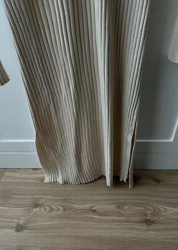 Bej yırtmaç detaylı triko elbise - Görsel 3