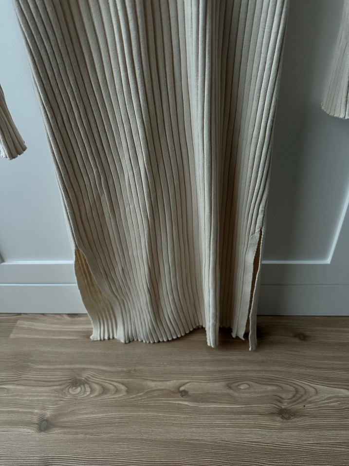 Bej yırtmaç detaylı triko elbise - Görsel 3