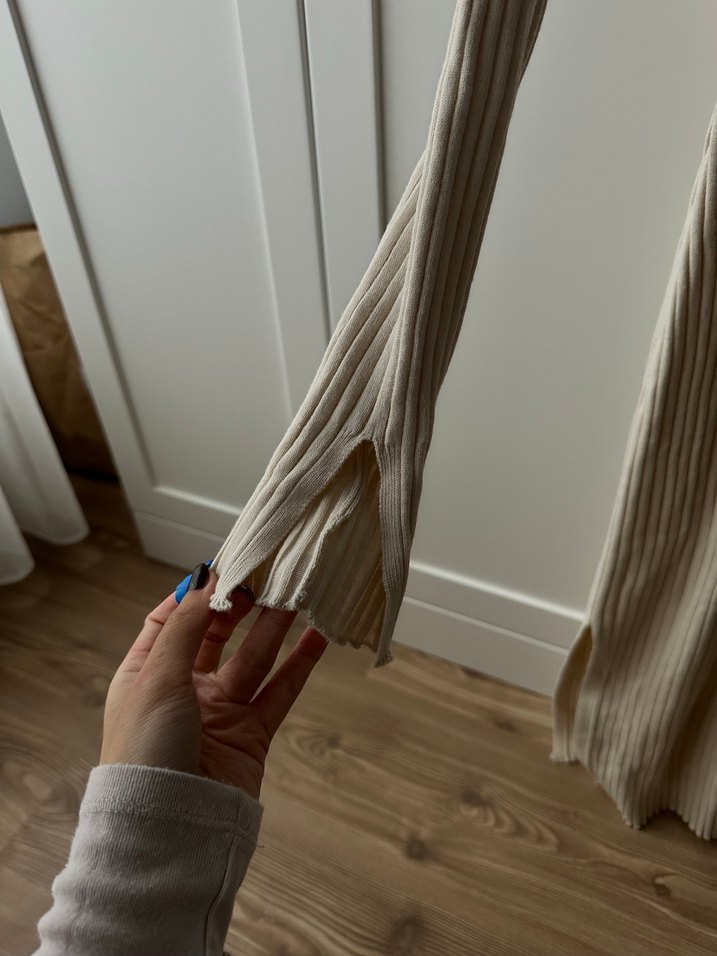 Bej yırtmaç detaylı triko elbise - Görsel 5