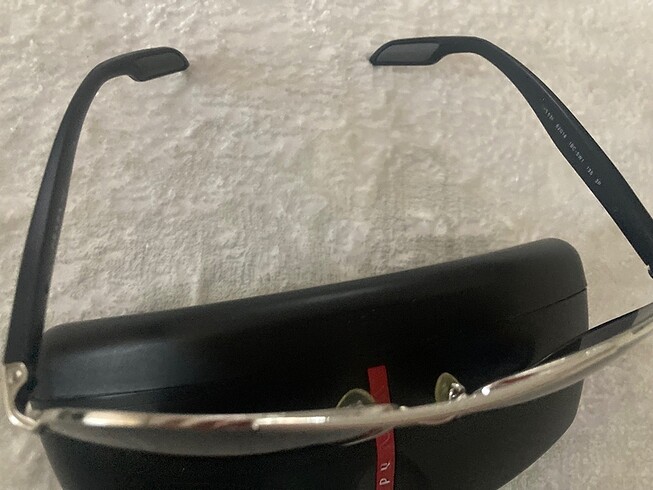  Beden siyah Renk Prada güneş gözlüğü