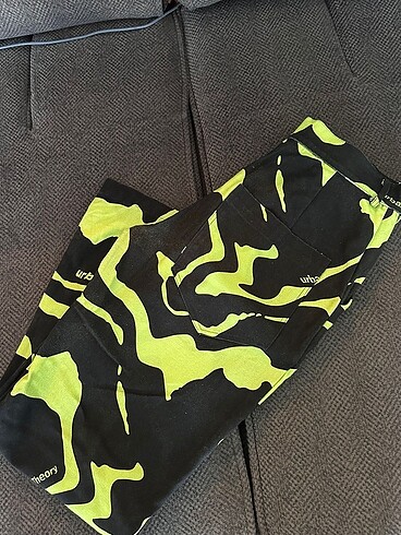 Urban Outfitters urban theory yesil desenli rave pantolon