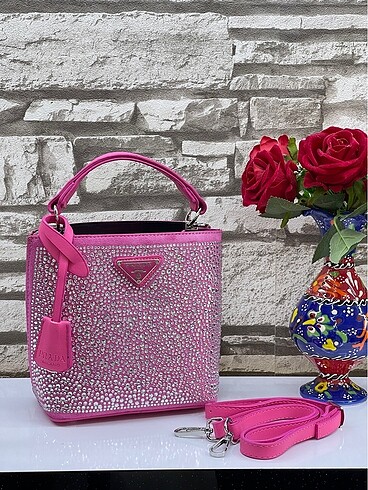 PRADA TAŞLI ÇANTA