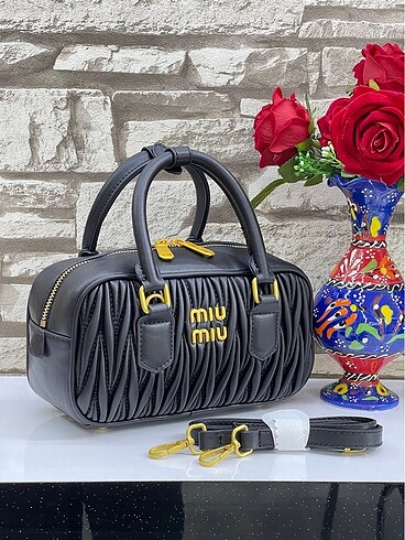 Beden MIUMIU ASKILI-EL ÇANTASI