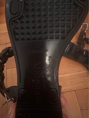 37 Beden Givenchy