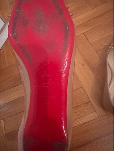 37 Beden Christian Louboutin