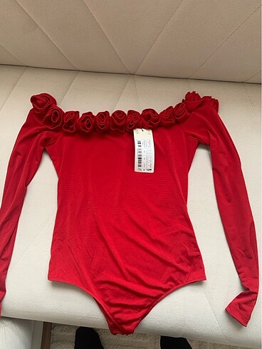 Gül detaylı body