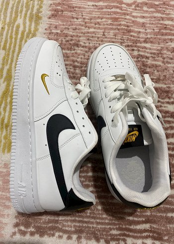 Nike Air Force 1 Beyaz Siyah Altin Detayli Sneaker