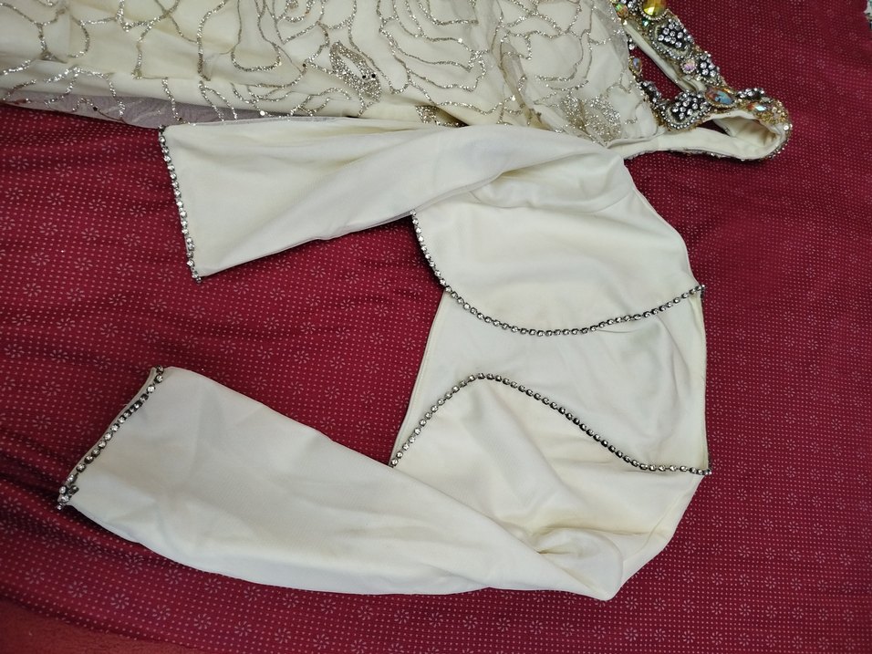 İşlemeli Uzun Beyaz Nişan Elbisesi - Görsel 5