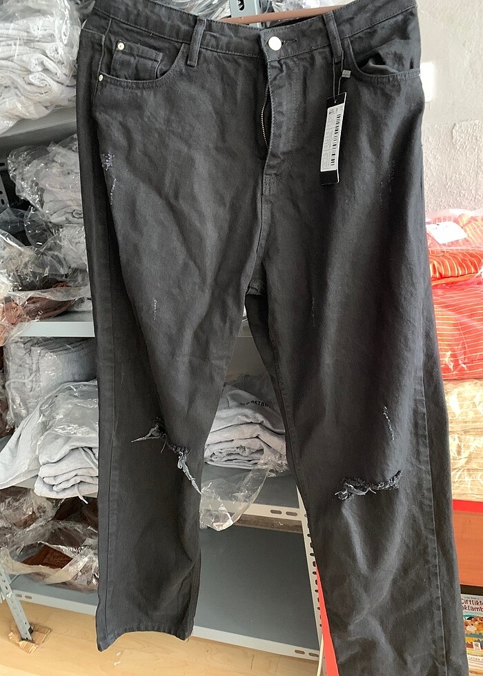 Siyah yırtık kot pantolon - Görsel 3