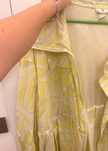 Kadın HM Sarı Kapüşonlu Bağcıklı Yağmurluk - Görsel 3