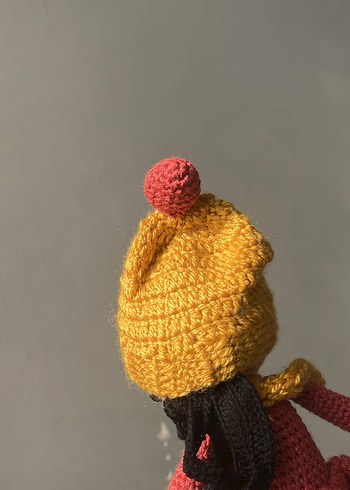 Sarı Bere ve Kırmızı Elbiseli Örgü Bebek - Görsel 12