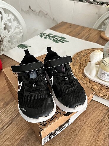 25 Beden siyah Renk Nike spor ayakkabı