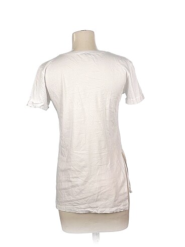m Beden PreLoved T-shirt %70 İndirimli.