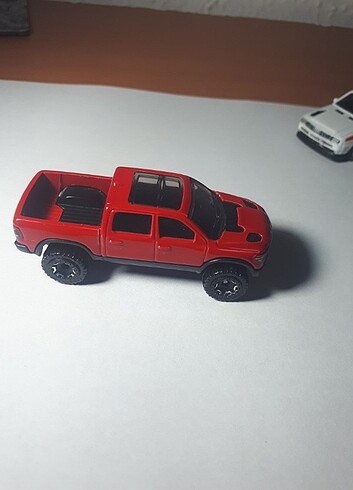  Beden Hot Wheels Ram kamyon
