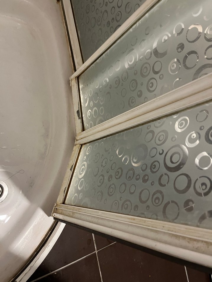 Gri-Beyaz Modern Duş Perdesi - Görsel 4