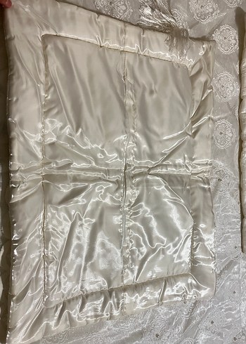 İşlemeli kırık Beyaz Yatak Örtüsü - Görsel 4