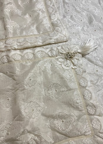İşlemeli kırık Beyaz Yatak Örtüsü - Görsel 5