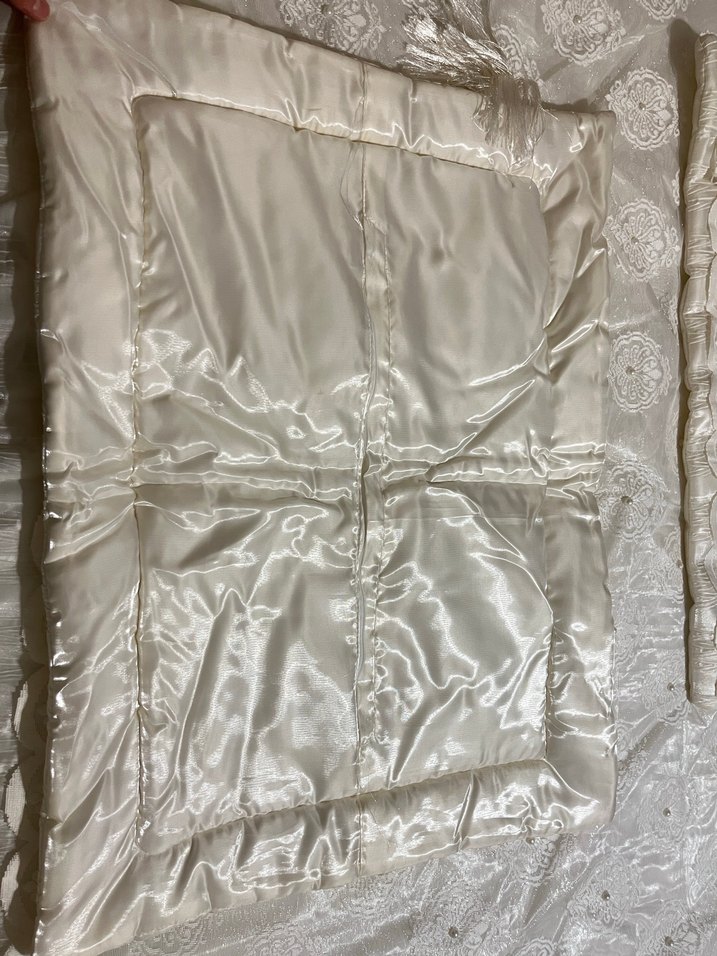 İşlemeli kırık Beyaz Yatak Örtüsü - Görsel 4