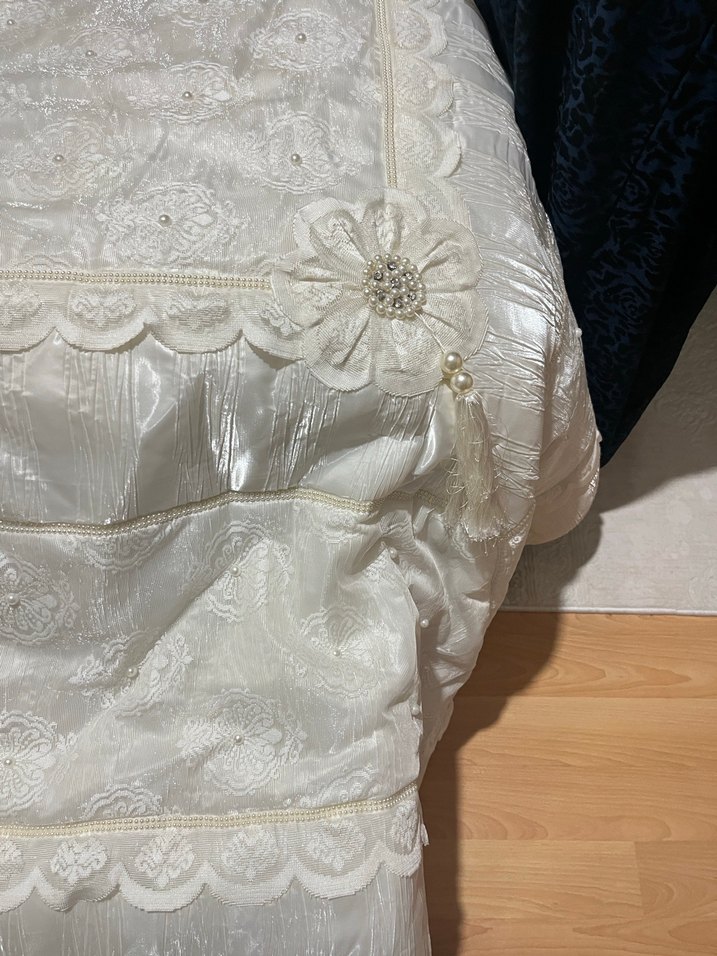 İşlemeli kırık Beyaz Yatak Örtüsü - Görsel 3