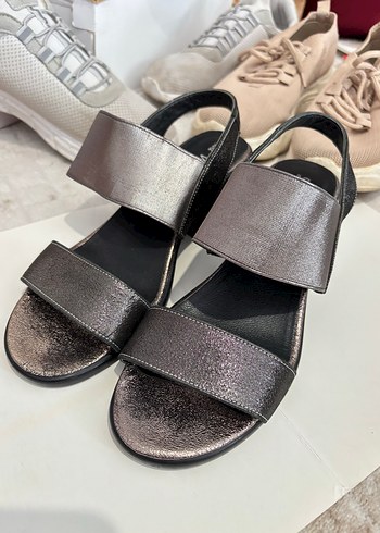 Diğer Dolgu Topuklu Sandalet