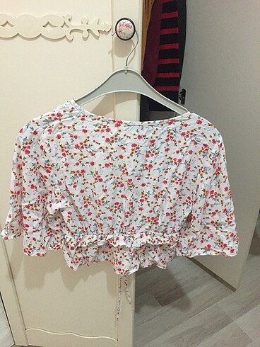 s Beden ÇİÇEKLİ CROP BLUZ
