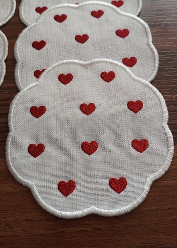 Kırmızı Kalp Desenli Beyaz Kumaş Bardak Altlığı - Görsel 2