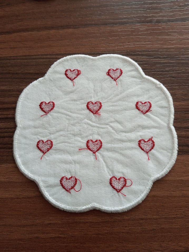 Kırmızı Kalp Desenli Beyaz Kumaş Bardak Altlığı - Görsel 3