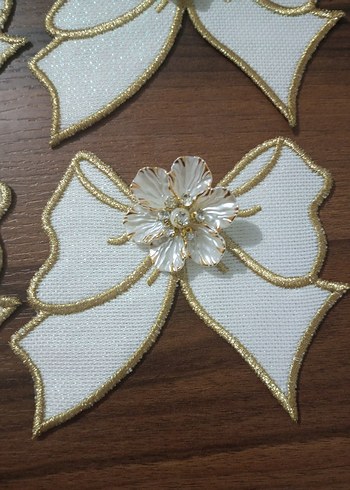 Nakışlı Beyaz Fiyonk Broş Seti - Görsel 2