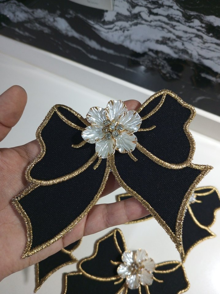 İşlemeli Kurdeleli Siyah Kadın Broş - Görsel 2